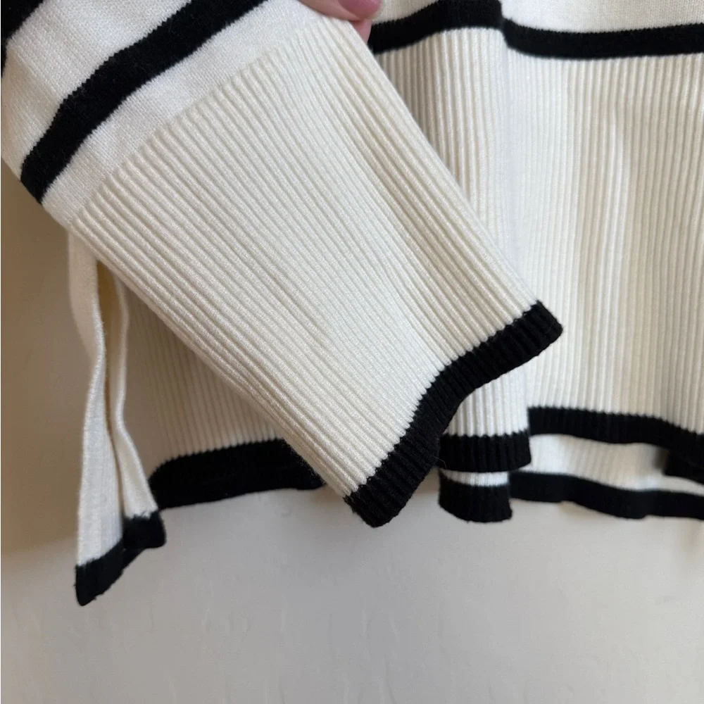 Amazon Sweater Women’s Striped Cream Black White Turtleneck Medium Slouchy Fit